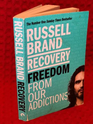 Recovery: Freedom from our addictions av Russell Brand - omslag