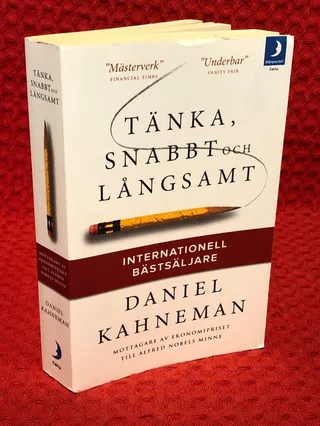 Tänka, snabbt och långsamt av Daniel Kahneman - omslag