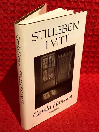 Stilleben i vitt av Carola Hansson - omslag