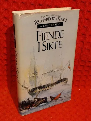 Fiende i sikte : [ett äventyr med Richard Bolitho] av Alexander Kent - omslag