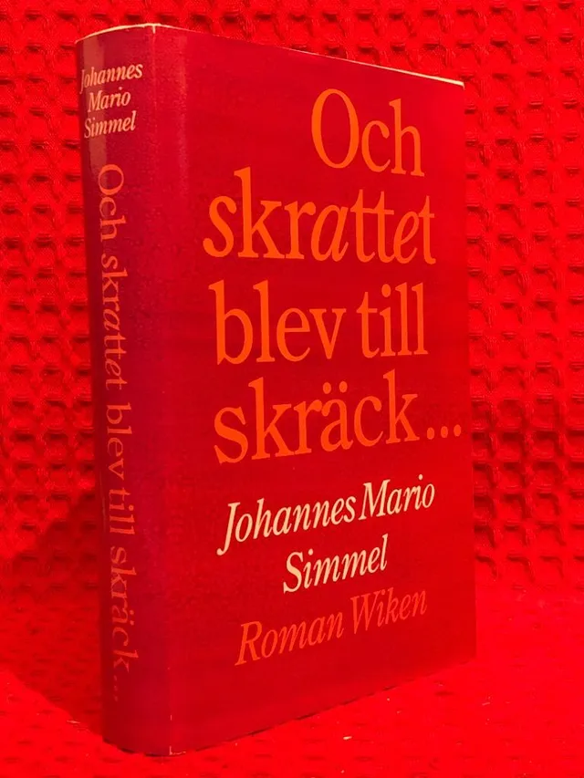 Och skrattet blev till skräck- : [roman] av Johannes Mario Simmel - omslag