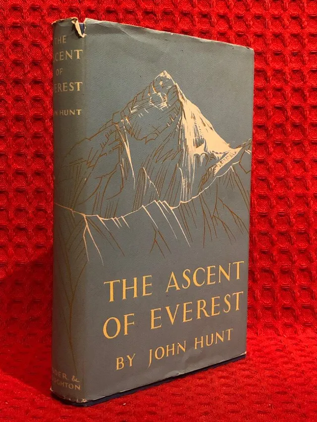 The ascent of Everest av John Hunt - omslag