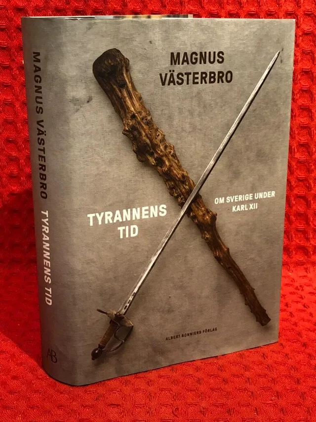 Tyrannens tid : om Sverige under Karl XII av Magnus Västerbro - omslag