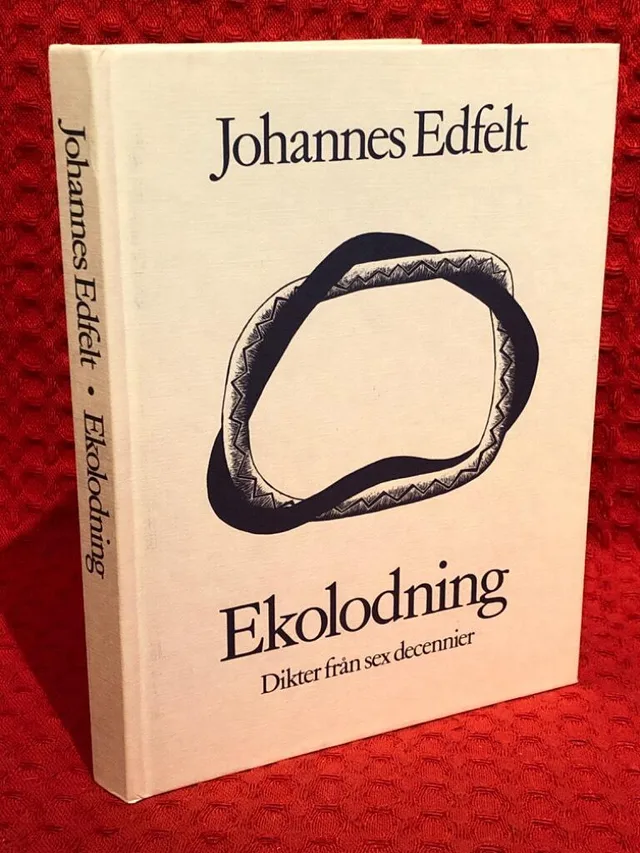 Ekolodning dikter från sex decennier av Johannes Edfelt - omslag