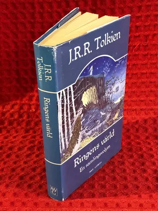 Ringens värld: en samlingsvolym av J. R. R. Tolkien - omslag