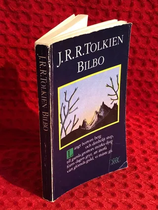 Bilbo: En hobbits äventyr av J. R. R. Tolkien - omslag