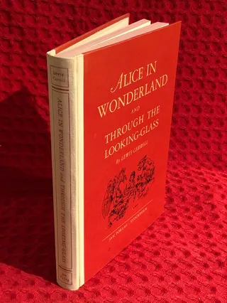 Alice in Wonderland and through the looking-glass av Lewis Carroll - omslag