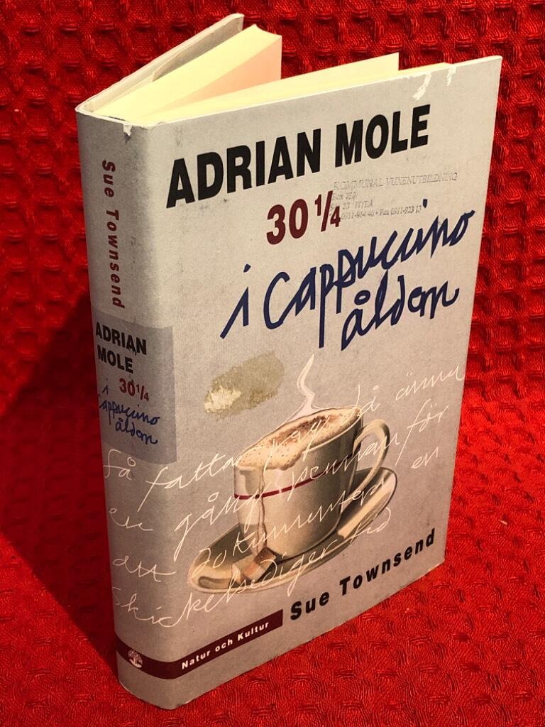Adrian Mole 30 1/4: I Cappuccinoåldern av Sue Townsend - omslag
