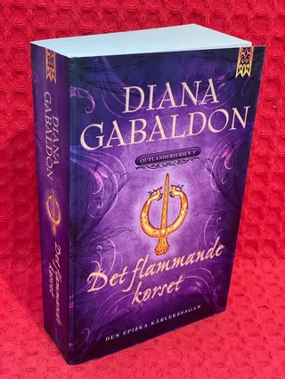 Det flammande korset av Diana Gabaldon - omslag