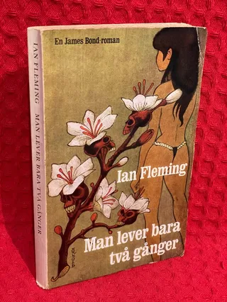 Man lever bara två gånger av Ian Fleming - omslag