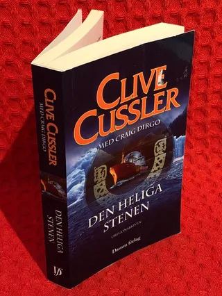 Den heliga stenen av Clive Cussler - Craig Dirgo - omslag