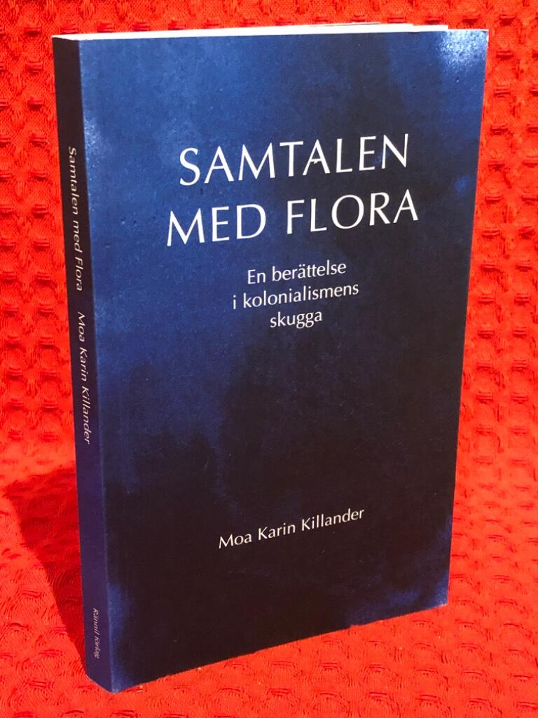 Samtalen med Flora : en berättelse i kolonialismens skugga av Moa Karin Killander - omslag