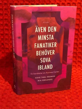 Även den minsta fanatiker behöver sova ibland : en berättelse om Karisma Center av Sofie Twal Hedman - omslag