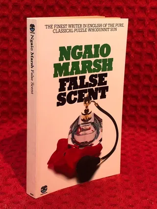 False Scent av Ngaio Marsh - omslag