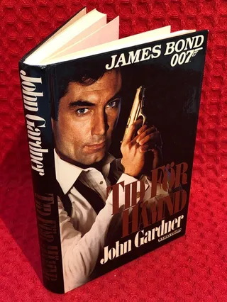 Tid för hämnd (James Bond 007) av John Gardner - omslag