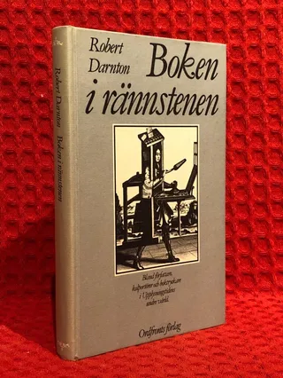 Boken i rännstenen : bland författare, kolportörer och boktryckare i upplys av Robert Darnton - omslag