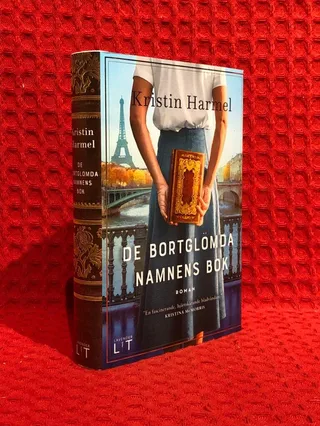 De bortglömda namnens bok av Kristin Harmel - omslag