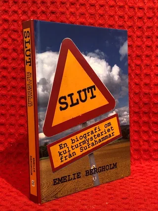 Slut : en biografi om kulturmysteriet från Surahammar av Emelie Bergholm - omslag