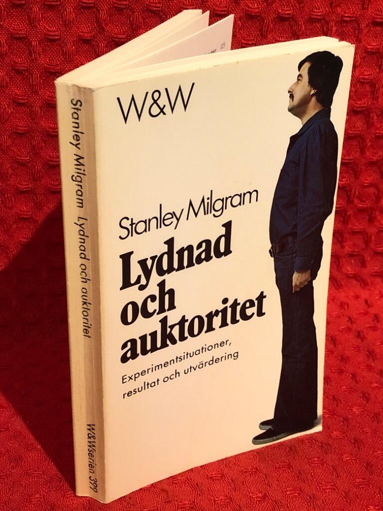 Lydnad och auktoritet : [experimentsituationer, resultat och utvärdering] av Stanley Milgram - omslag