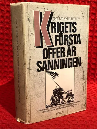Krigets första offer är sanningen : krigskorrespondenten som hjälte, propagandamakare och mytskapare från Krimkriget till Vietnam av Phillip Knightley - omslag