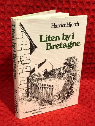 Liten by i Bretagne av Harriet Hjorth - omslag