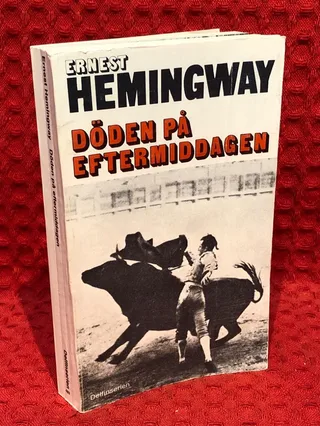 Döden på eftermiddagen av Ernest Hemingway - omslag