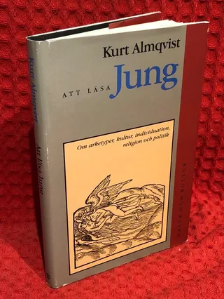 Att läsa Jung : Om arketyper, kultur, individuation, religion och politik av Kurt Almqvist - omslag