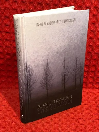 Bland träden av Gyrðir Elíasson - omslag