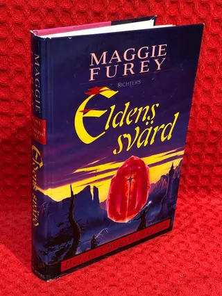 Magikerns saga. d. 6: Eldens svärd av Maggie Furey - omslag