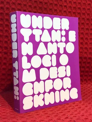 Under ytan - en antologi om designforskning / [redaktion: Åsa Harvard ... ; introduktionstexterna är skrivna av Sara Ilstedt Hjelm av Åsa Harvard - omslag