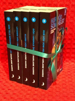 Bokpaket: Sookie Stackhouse serien 1-5 av Charlaine Harris - omslag