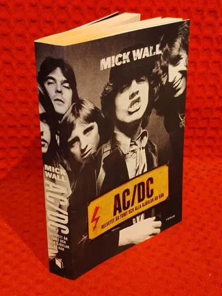 AC/DC - helvetet är tomt och alla djävlar är här av Mick Wall - omslag