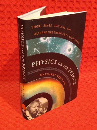 Physics on the fringe - smoke rings, circlons, and alternative theories of everything av Margaret Wertheim - omslag