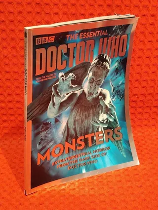 The essential Doctor Who: Monsters av Marcus Hearn - omslag