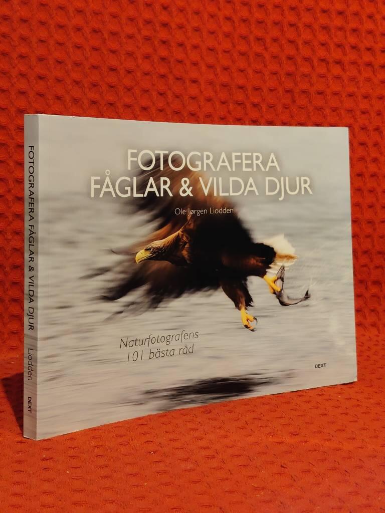 Fotografera fåglar & vilda djur - naturfotografens 101 bästa råd av Ole Jørgen Liodden - omslag