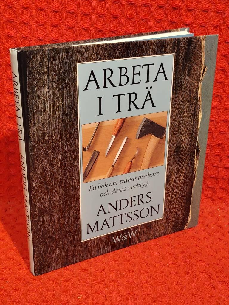 Arbeta i trä : En bok om trähantverkare och deras verktyg av Anders Mattsson - omslag