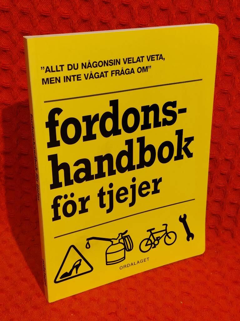 Fordonshandbok för tjejer - ["allt du någonsin velat veta, men inte vågat fråga om"] av Charlotte Williamson - omslag