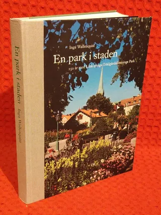 En park i staden - 150 år med Linköpings trädgårdsförenings park av Inga Wallenquist - omslag