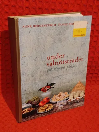 Under Valnötsträdet : goda idéer från vårt kök av Anna Bergenström - omslag