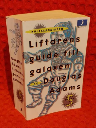 Liftarens guide till galaxen av Douglas Adams - omslag