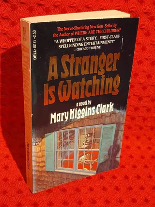 A stranger is watching av Mary Higgins Clark - omslag