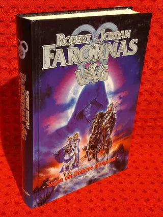Sagan om drakens återkomst : Bok 1. Farornas väg av Robert Jordan - omslag