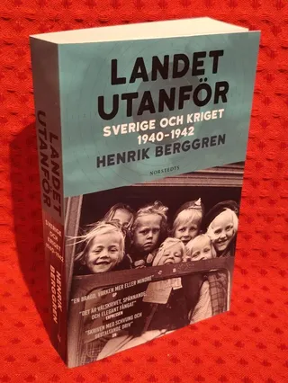 Landet utanför : Sverige och kriget 1940-1942 av Henrik Berggren - omslag