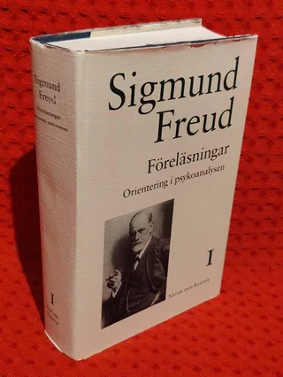 Föreläsningar : orientering i psykoanalysen / [Sigmund Freud] ; volymansvarig: David Titelman ; [översättning: Assar Asker ... ; fackgranskning och inledning: David Titelman] ; språkgranskning: Kate Larsson av Sigmund Freud - omslag
