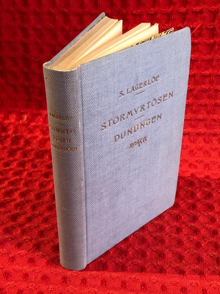 Stormyrtösen: Folkskådespel i fyra akter & Duvungen: Lustspel i fyra akter av Selma Lagerlöf - omslag