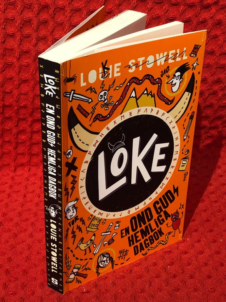 Loke: en ond guds hemliga dagbok av Louie Stowell - omslag