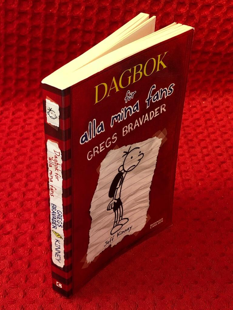 Gregs bravader av Jeff Kinney - omslag