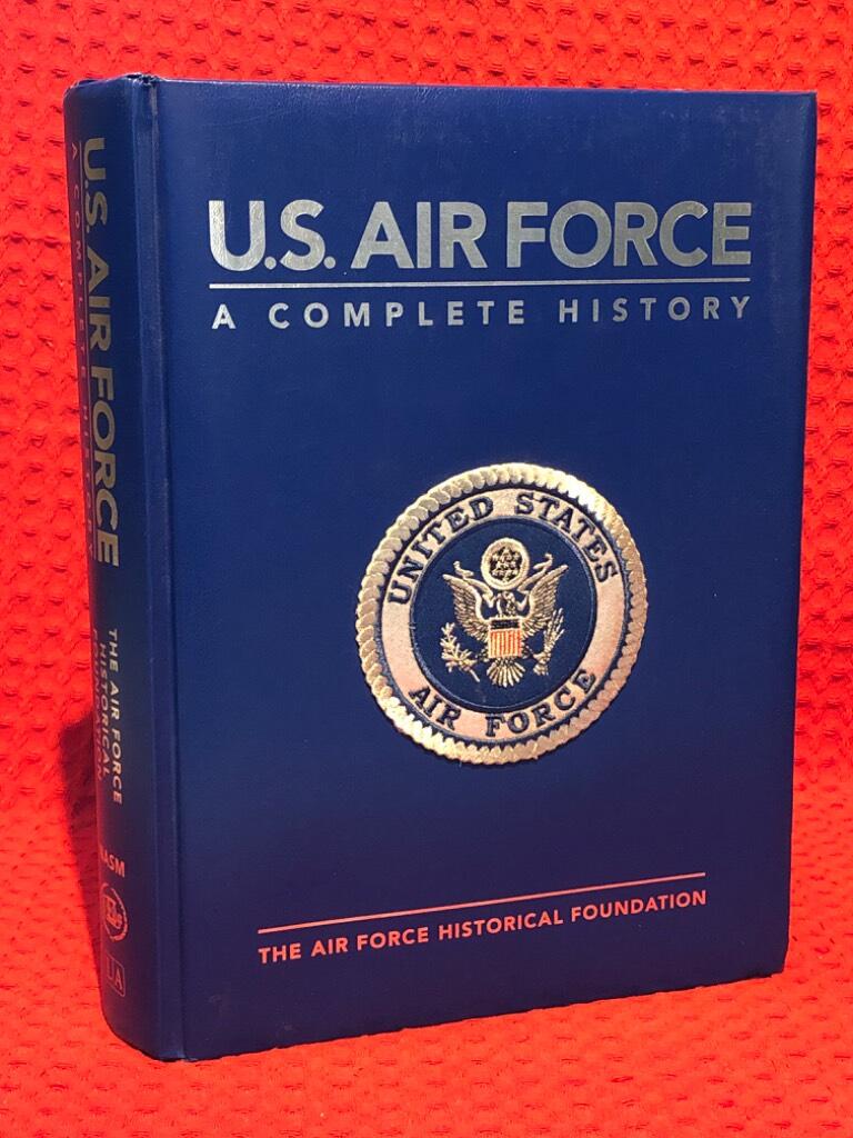 U.S. Air Force : a complete history av Dik A. Daso - omslag