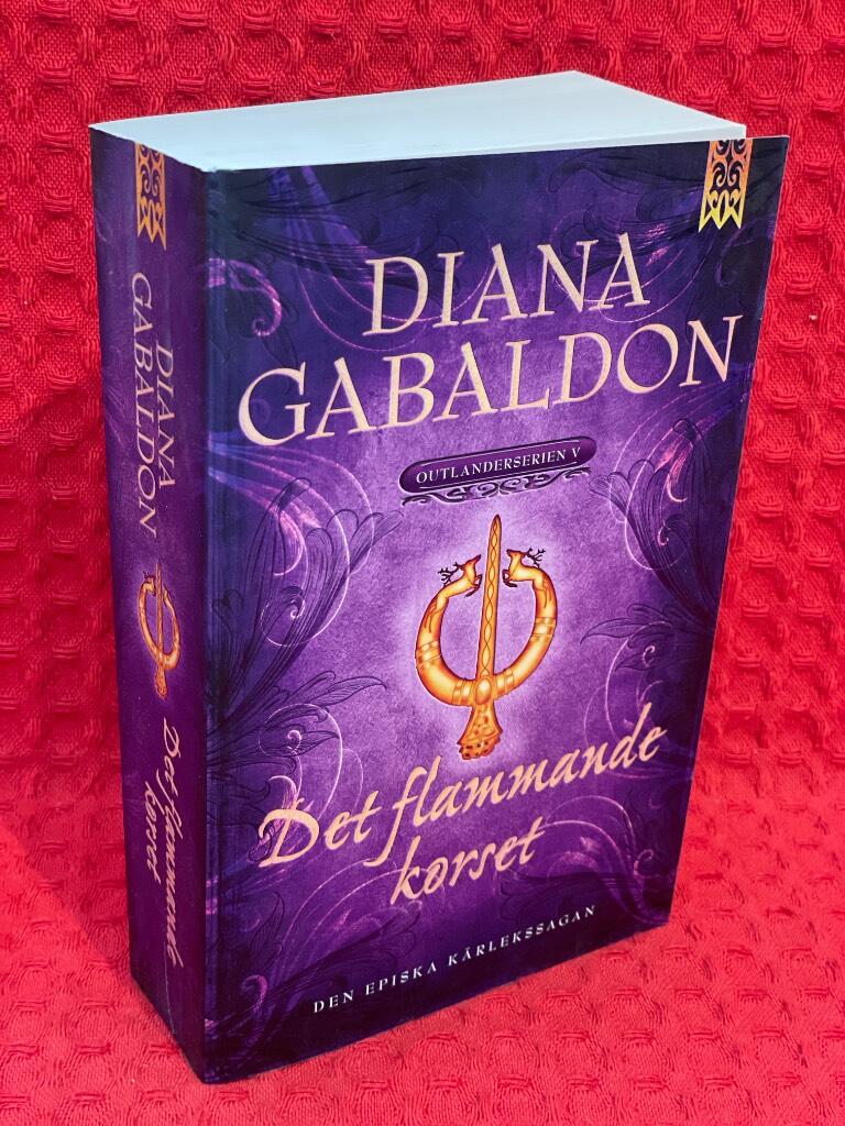 Det flammande korset av Diana Gabaldon - omslag