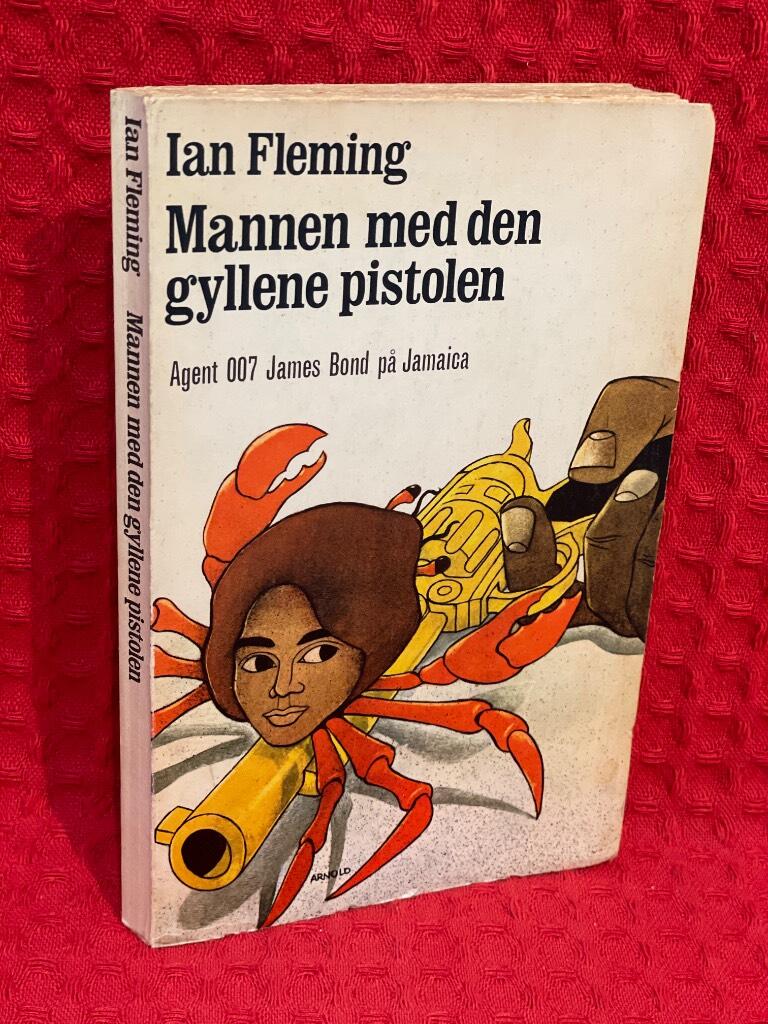 Mannen med den gyllene pistolen av Ian Fleming - omslag